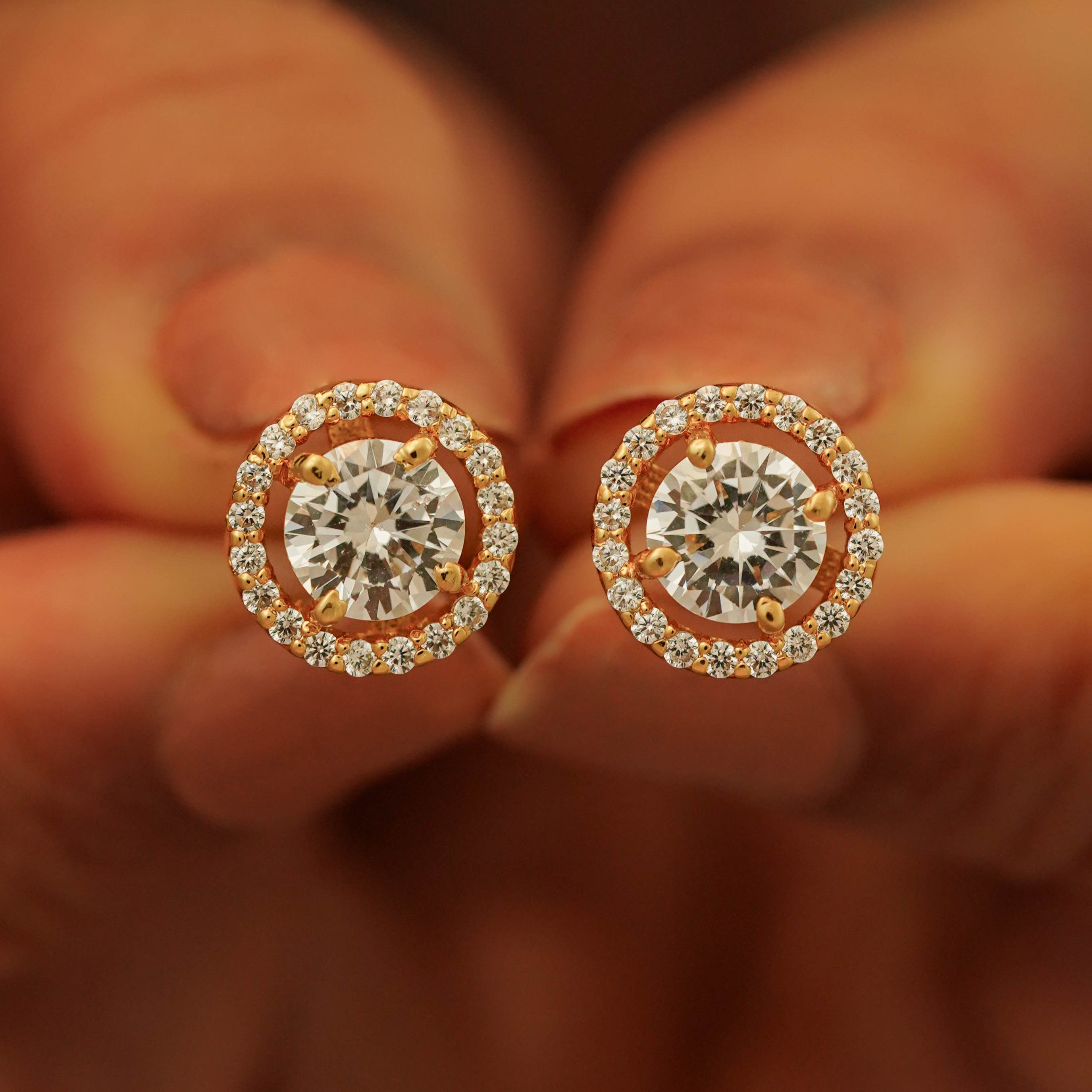 18k Classic Halo Studs